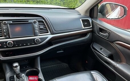 Toyota Highlander III, 2013 год, 2 980 000 рублей, 7 фотография
