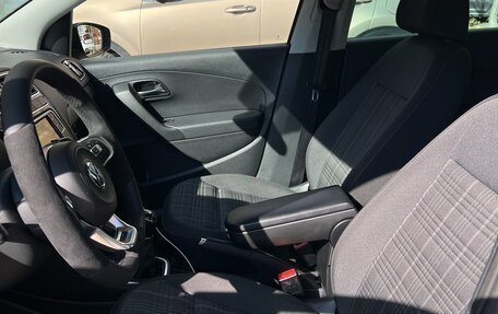 Volkswagen Polo VI (EU Market), 2017 год, 1 700 000 рублей, 18 фотография