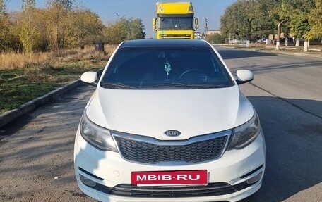 KIA Rio III рестайлинг, 2015 год, 450 000 рублей, 2 фотография