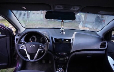 Hyundai Solaris II рестайлинг, 2011 год, 800 000 рублей, 4 фотография