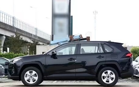 Toyota RAV4, 2025 год, 3 250 000 рублей, 4 фотография