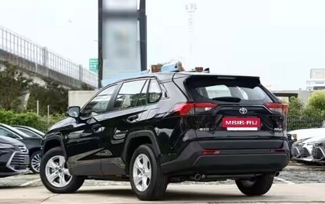 Toyota RAV4, 2025 год, 3 250 000 рублей, 5 фотография