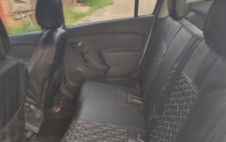 Renault Logan II, 2016 год, 600 000 рублей, 7 фотография