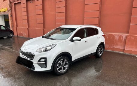 KIA Sportage IV рестайлинг, 2020 год, 2 400 000 рублей, 2 фотография