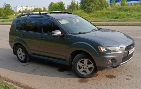 Mitsubishi Outlander III рестайлинг 3, 2010 год, 1 000 070 рублей, 3 фотография