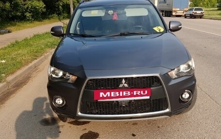 Mitsubishi Outlander III рестайлинг 3, 2010 год, 1 000 070 рублей, 2 фотография