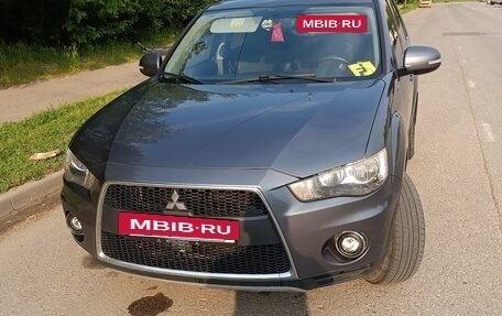Mitsubishi Outlander III рестайлинг 3, 2010 год, 1 000 070 рублей, 8 фотография