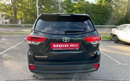 Toyota Highlander III, 2018 год, 5 300 000 рублей, 8 фотография