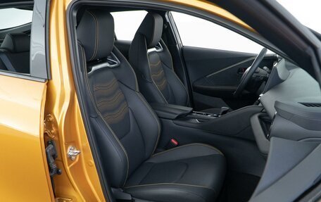 Toyota C-HR, 2024 год, 4 990 000 рублей, 8 фотография
