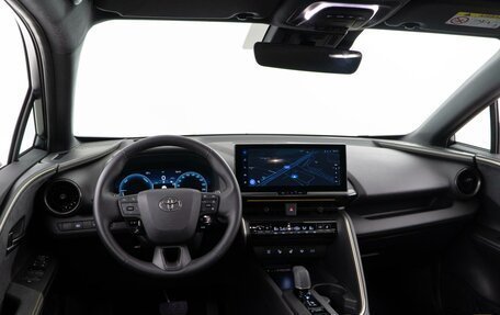 Toyota C-HR, 2024 год, 4 990 000 рублей, 6 фотография