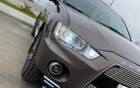 Mitsubishi Outlander III рестайлинг 3, 2010 год, 1 400 000 рублей, 13 фотография