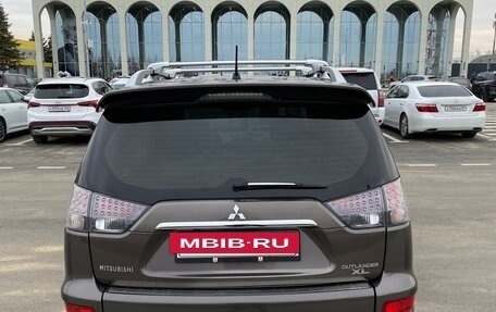 Mitsubishi Outlander III рестайлинг 3, 2010 год, 1 400 000 рублей, 12 фотография