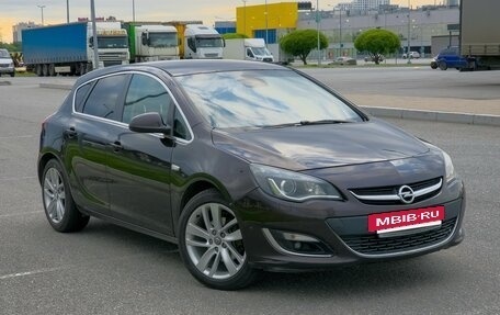 Opel Astra J, 2014 год, 900 000 рублей, 2 фотография
