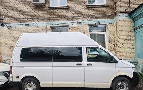 Volkswagen Caravelle T5, 2006 год, 850 000 рублей, 4 фотография