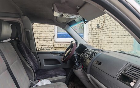 Volkswagen Caravelle T5, 2006 год, 850 000 рублей, 6 фотография