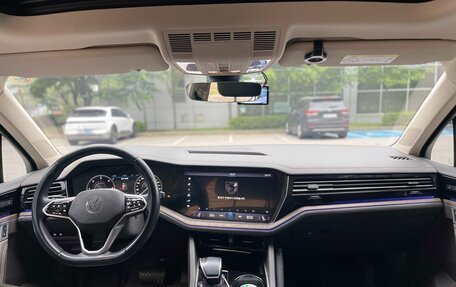Volkswagen Touareg III, 2022 год, 4 820 013 рублей, 10 фотография