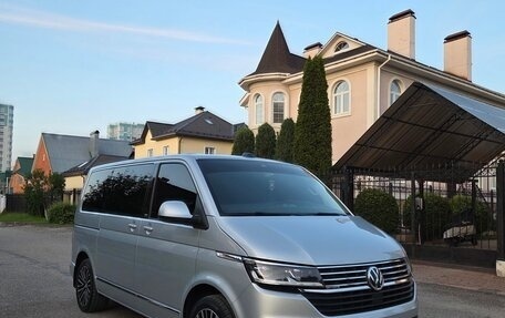 Volkswagen Multivan T6 рестайлинг, 2020 год, 6 300 000 рублей, 2 фотография