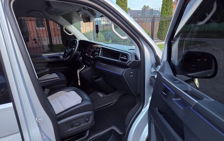 Volkswagen Multivan T6 рестайлинг, 2020 год, 6 300 000 рублей, 10 фотография