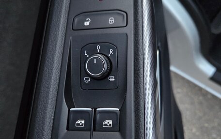 Volkswagen Multivan T6 рестайлинг, 2020 год, 6 300 000 рублей, 20 фотография