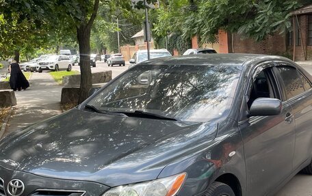 Toyota Camry, 2006 год, 980 000 рублей, 4 фотография