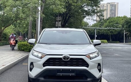 Toyota RAV4, 2022 год, 2 130 000 рублей, 2 фотография