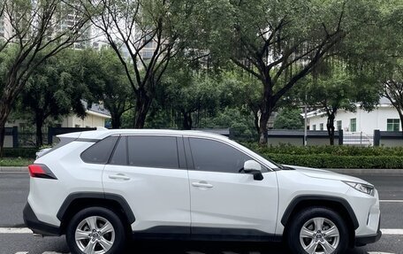 Toyota RAV4, 2022 год, 2 130 000 рублей, 4 фотография