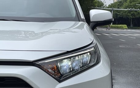 Toyota RAV4, 2022 год, 2 130 000 рублей, 9 фотография
