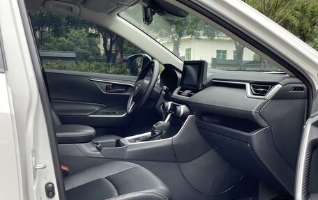 Toyota RAV4, 2022 год, 2 130 000 рублей, 23 фотография