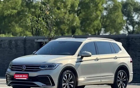 Volkswagen Tiguan II, 2022 год, 2 050 013 рублей, 2 фотография