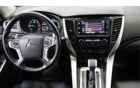 Mitsubishi Pajero Sport III рестайлинг, 2017 год, 2 849 000 рублей, 9 фотография
