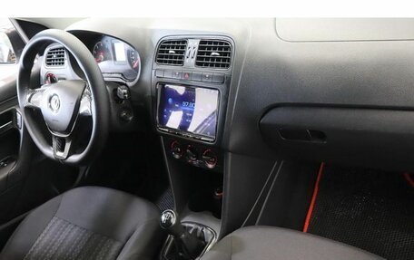 Volkswagen Polo VI (EU Market), 2015 год, 800 000 рублей, 5 фотография