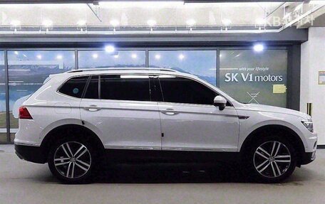 Volkswagen Tiguan II, 2021 год, 2 455 010 рублей, 3 фотография