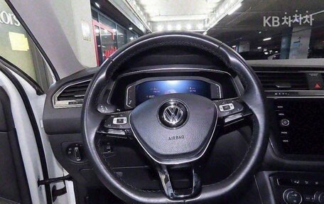 Volkswagen Tiguan II, 2021 год, 2 455 010 рублей, 8 фотография