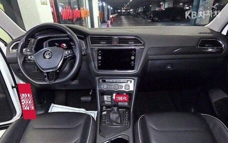 Volkswagen Tiguan II, 2021 год, 2 455 010 рублей, 10 фотография