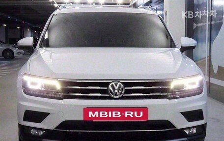 Volkswagen Tiguan II, 2021 год, 2 455 010 рублей, 2 фотография