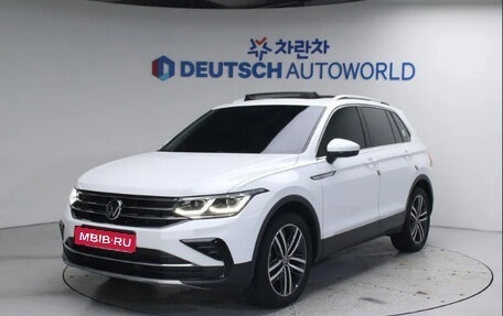 Volkswagen Tiguan II, 2021 год, 3 100 010 рублей, 1 фотография