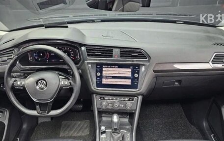 Volkswagen Tiguan II, 2021 год, 2 340 010 рублей, 7 фотография