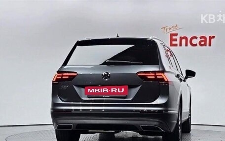 Volkswagen Tiguan II, 2021 год, 2 340 010 рублей, 4 фотография