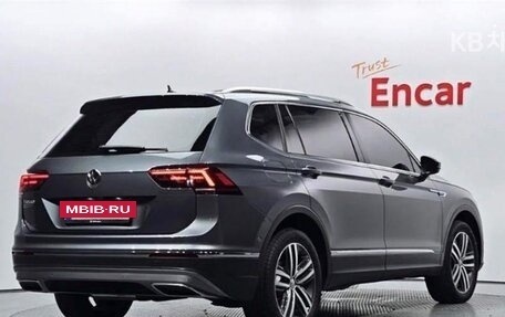 Volkswagen Tiguan II, 2021 год, 2 340 010 рублей, 2 фотография