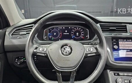 Volkswagen Tiguan II, 2021 год, 2 340 010 рублей, 12 фотография