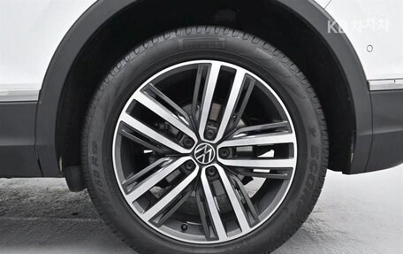Volkswagen Tiguan II, 2021 год, 3 160 010 рублей, 5 фотография