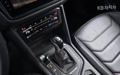 Volkswagen Tiguan II, 2021 год, 3 160 010 рублей, 9 фотография