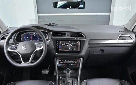Volkswagen Tiguan II, 2021 год, 3 160 010 рублей, 7 фотография