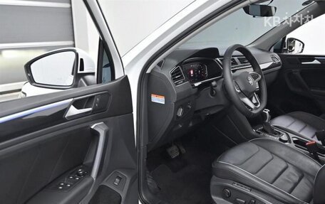 Volkswagen Tiguan II, 2021 год, 3 160 010 рублей, 11 фотография