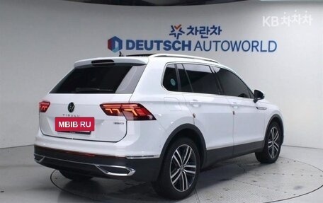 Volkswagen Tiguan II, 2021 год, 3 160 010 рублей, 2 фотография