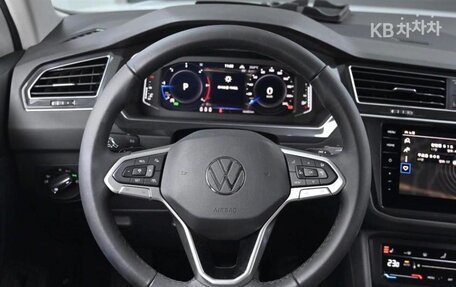 Volkswagen Tiguan II, 2021 год, 3 160 010 рублей, 13 фотография