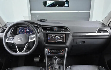Volkswagen Tiguan II, 2021 год, 3 100 010 рублей, 7 фотография