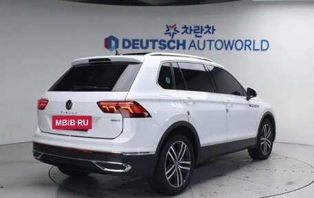 Volkswagen Tiguan II, 2021 год, 3 100 010 рублей, 2 фотография