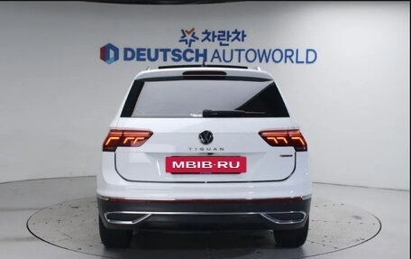 Volkswagen Tiguan II, 2021 год, 3 100 010 рублей, 4 фотография