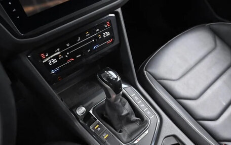 Volkswagen Tiguan II, 2021 год, 3 100 010 рублей, 9 фотография
